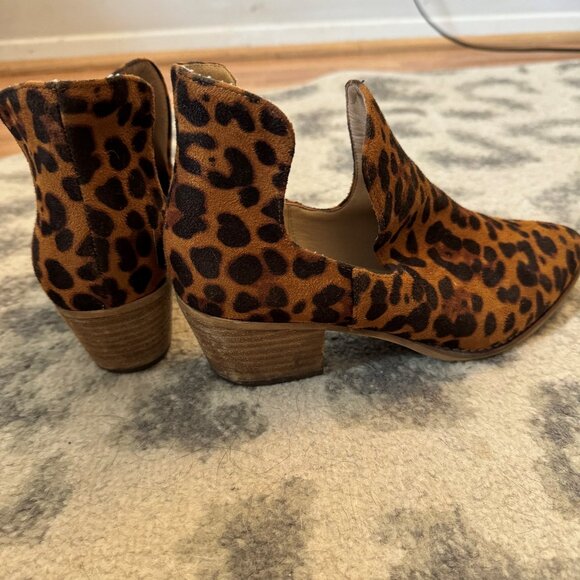 Leopard Print Cut Out Ankle Boot - Picture 3 of 5